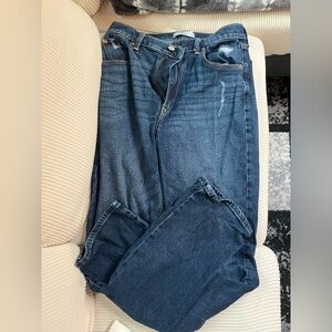A&F Ultra Hugh Riae 90’s Relaxed Jeans 6r